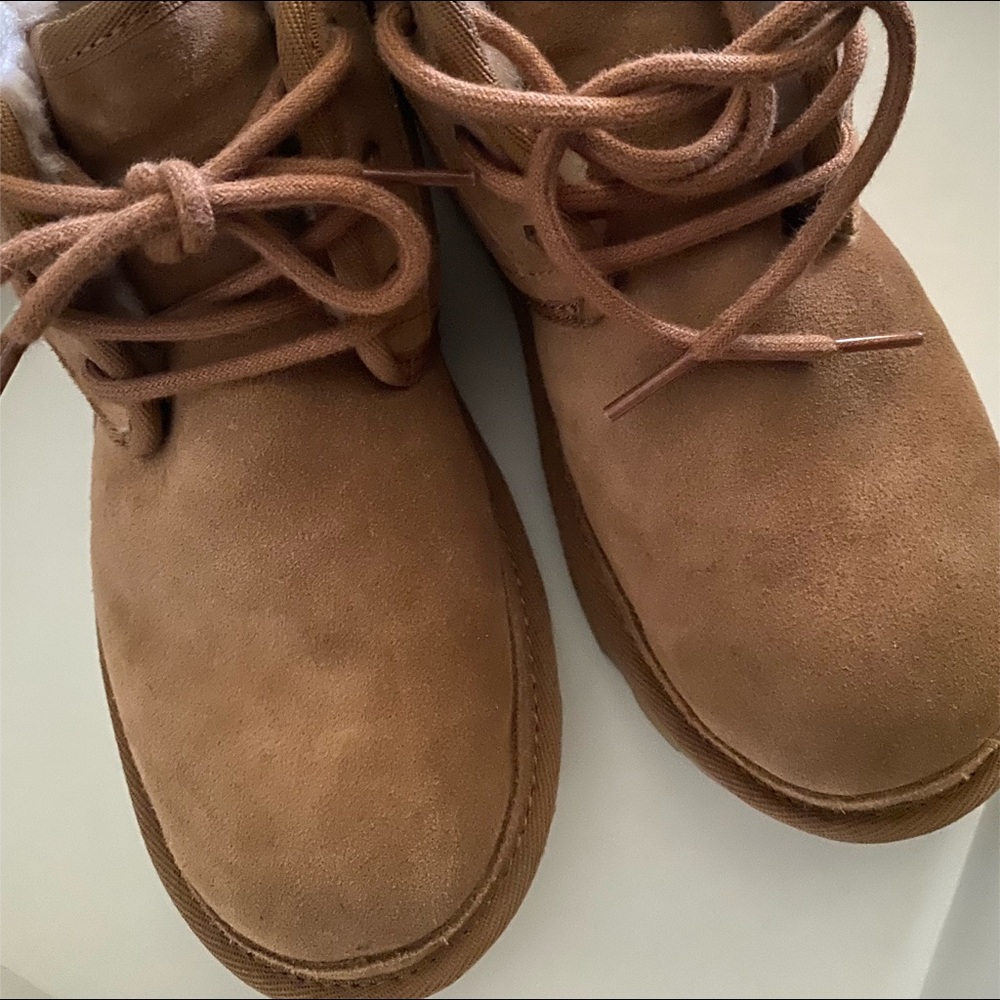 Size 5 uggs - Picture 2 of 2